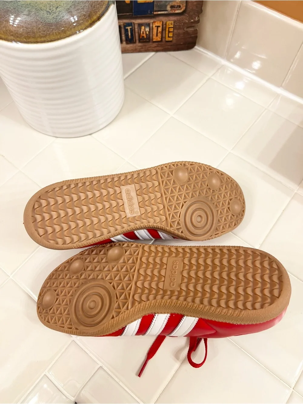 Samba OG, BRIGHT RED w WHITE STRIPES, Women’s Size 8.5-Men’s 7.5, BRAND NEW